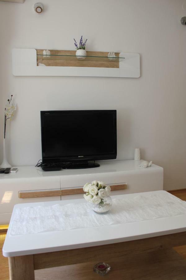 אומיס Apartman Tafra מראה חיצוני תמונה