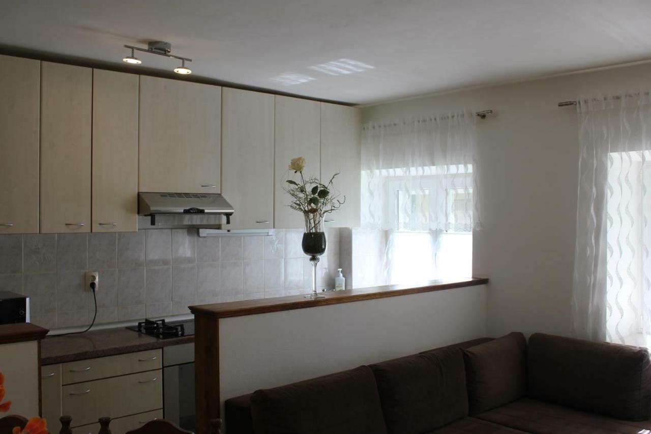 אומיס Apartman Tafra מראה חיצוני תמונה